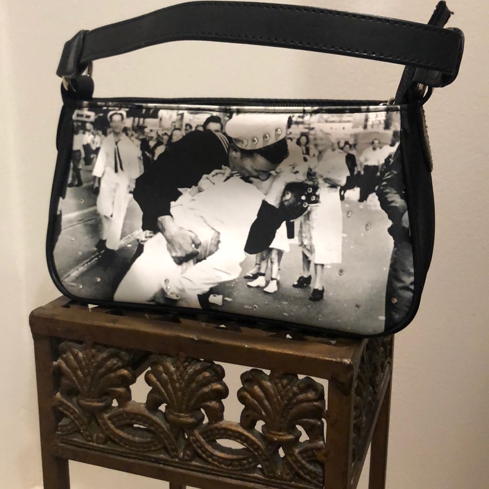 Classic Purse w FREE 🆕CD included